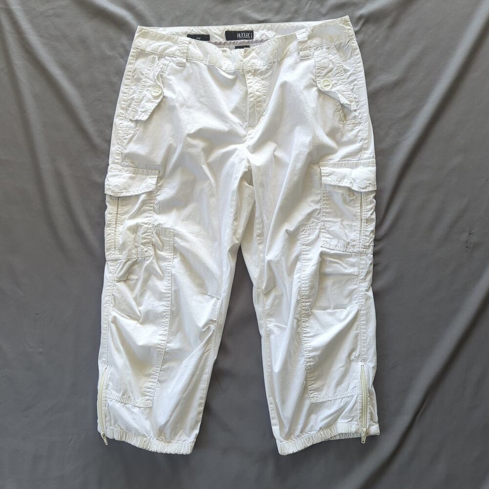 a.n.a. White Cargo Capri Pants Women's 10P Utility Cropped Zip Hem Safari Chic